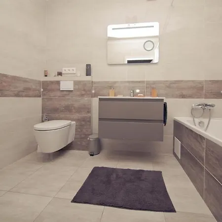 Sloneczny Apartament Z Duzym Tarasem Tuz Przy Lesie Apartamento *
